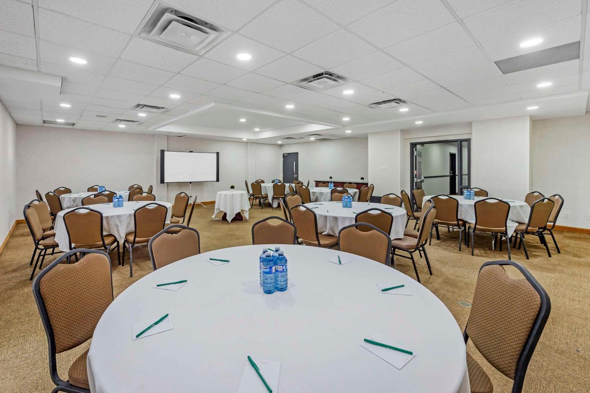 Quality Inn Ottawa Esterno foto